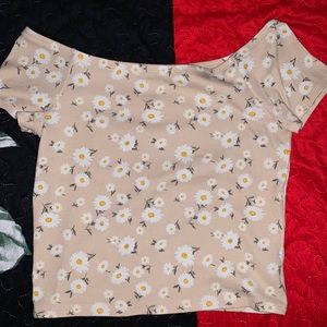 Off the shoulders top BRAND:forever21 SIZE:large